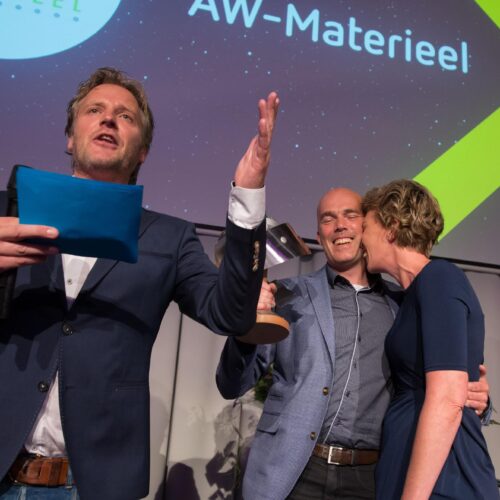 Cross-over innovation challenge (X-Over Innovation Challenge) in het IJsseldelta Center Stadion in Zwolle.Gert-Jan en Denise van Wieren van AW materieel wonnen de Innovatieprijs 2016Foto Freddy Schinkel, IJsselmuiden © 010616