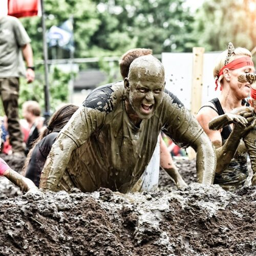 Tot de nek in de drek Mud run in Vriezenveen