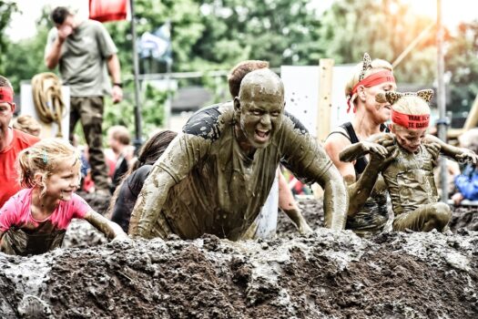 Tot de nek in de drek Mud run in Vriezenveen