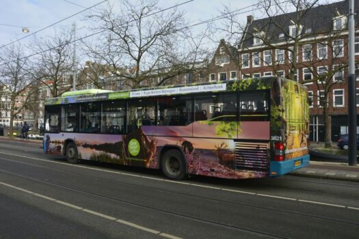 Gelderse streken-bus rijdt jaar lang door Randstad