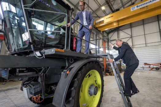 Minister Kamp noemt Machinefabriek Boessenkool voorbeeld voor velen