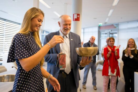 Lotte van der Zee opent vernieuwd welnesslokaal ROC van Twente