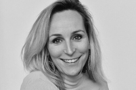 Leonie geeft zowel HR-advies aan ondernemers als aan HR-professionals, en biedt coaching aan individuele medewerkers, teams en particulieren.