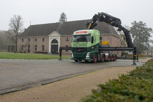 Volvo FH krachtpatser voor Kisjes Transport & Verhuur