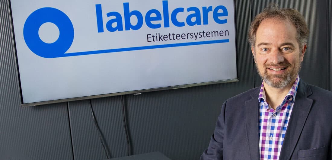 Onder het motto ‘als het niet kan zoals het moet, dan moet het maar zoals het kan’ produceert Labelcare Etiketteersystemen.