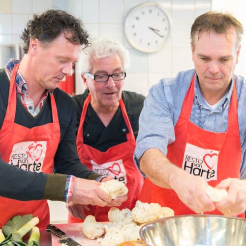 Rabobank Zuid en Oost Twente steunt Resto VanHarte met diner voor vrijwilligers Voedsel- en Kledingbank