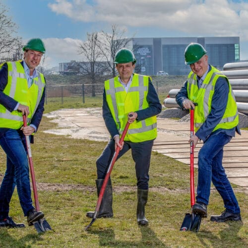 Eerste schop de grond in voor warmteleiding van Twence naar brouwerij Grolsch