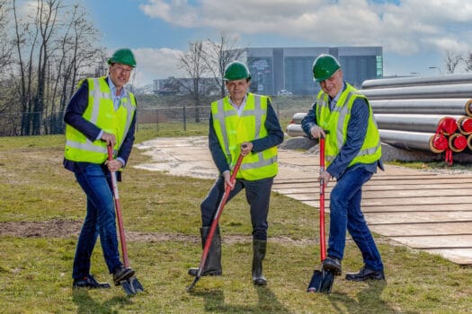 Eerste schop de grond in voor warmteleiding van Twence naar brouwerij Grolsch