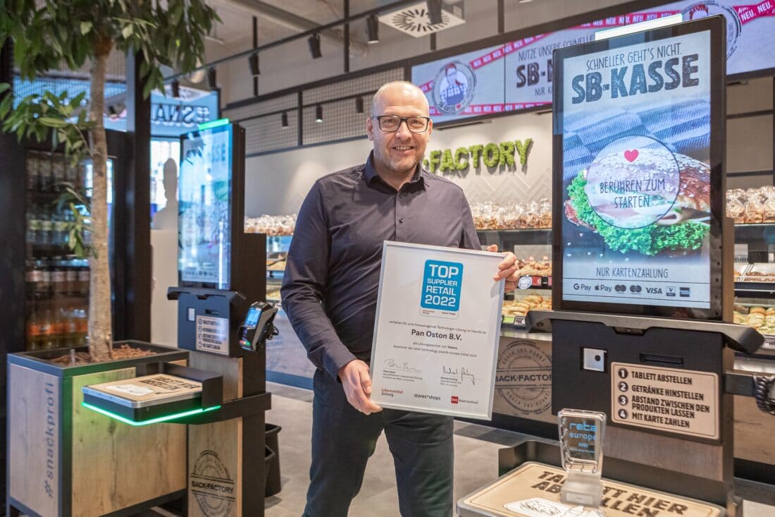 Pan Oston wint Top Supplier Retail Award met AI-Kiosk