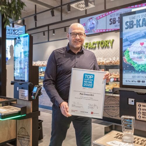 Pan Oston wint Top Supplier Retail Award met AI-Kiosk
