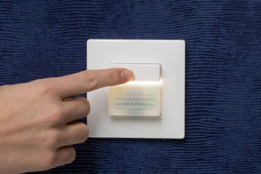 Nu ook perfect voor KNX: Theben bewegings-/aanwezigheidsmelder theMura voor wandmontage