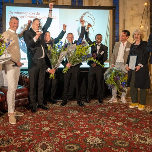 Team van Matz Carwash winnaar van de Deventer Promotieprijs 2022