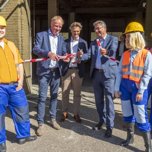 Bouwend Nederland: Maxime Verhagen opent themapark over de bouw voor kinderen