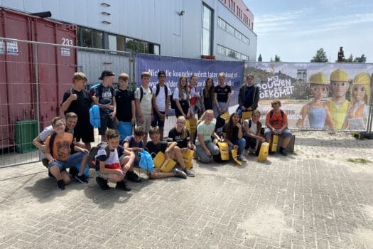 Rijssense basisscholen bezoeken bouwplaats Kampus tijdens de Dag van de Bouw voor scholieren