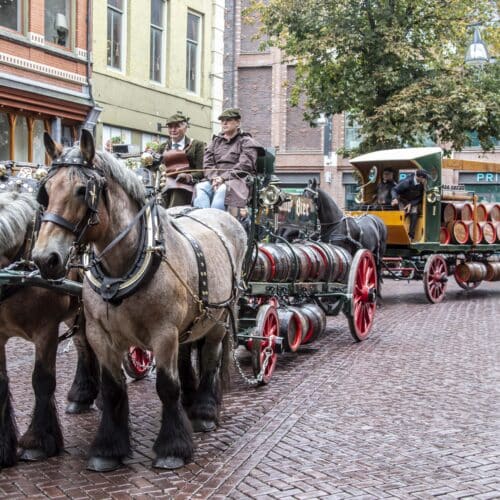 HESZ brengt het Bokbier met oude tjalk en paard en wagen naar cafés en restaurants in binnenstad