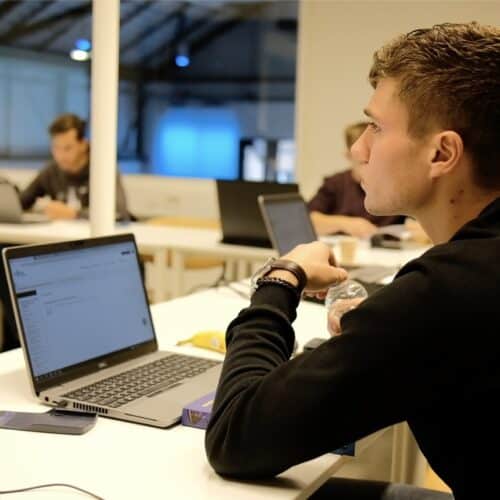 Eerste studenten technische deeltijd-hbo opleiding dolenthousiast