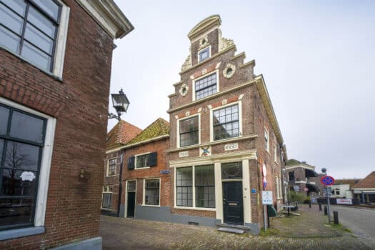 Hendrick de Keyser Monumenten en Van Wijnen vieren restaurantie monumentaal pand Blokzijl