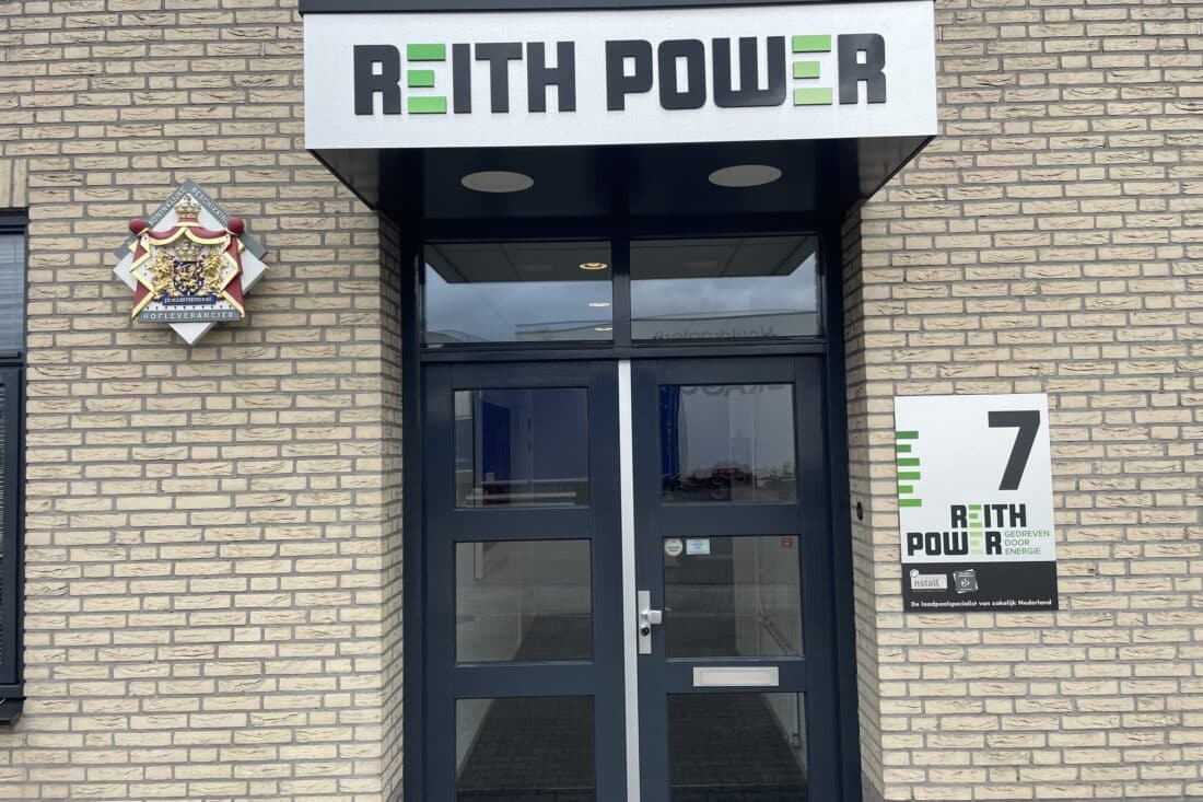 Reith Power krijgt goed nieuws van de Dienst van het Koninklijke Huis