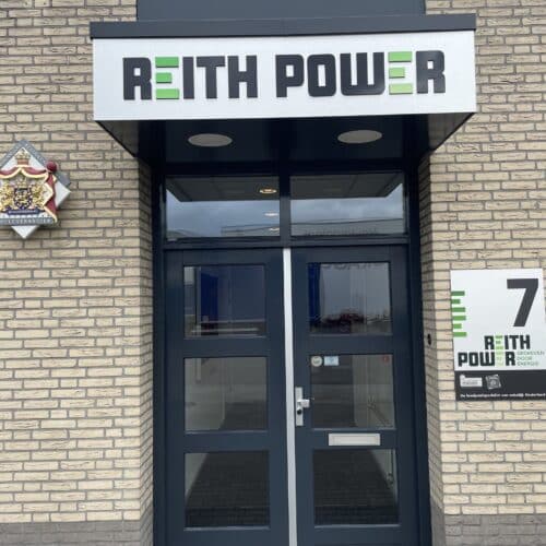 Reith Power krijgt goed nieuws van de Dienst van het Koninklijke Huis