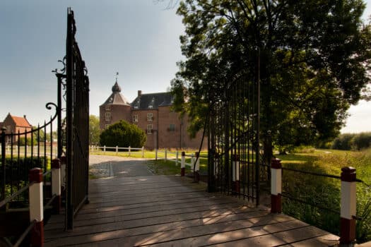 Vier de zomer op een middeleeuws kasteel