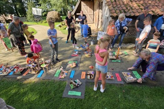 Geslaagd Kinder Kunstcircuit in Achterhoeks Openluchtmuseum Wiesneuzen maken prachtige Achterhoekse kunstwarken