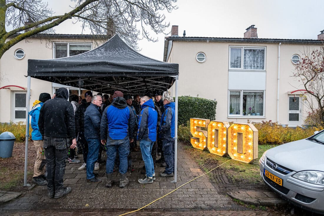 Viering van de 500e Verduurzaamde Woning in Almelo: AKOR zet duurzaamheid in de Spotlight