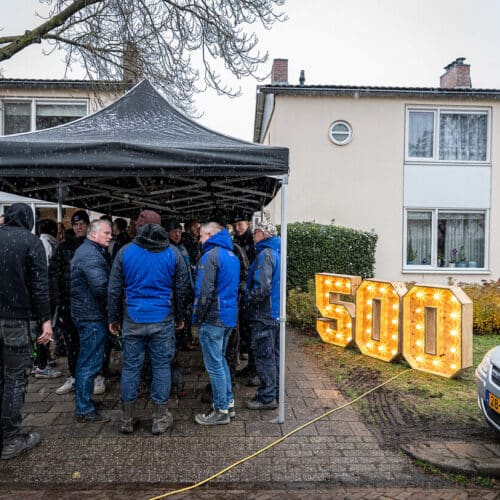 Viering van de 500e Verduurzaamde Woning in Almelo: AKOR zet duurzaamheid in de Spotlight