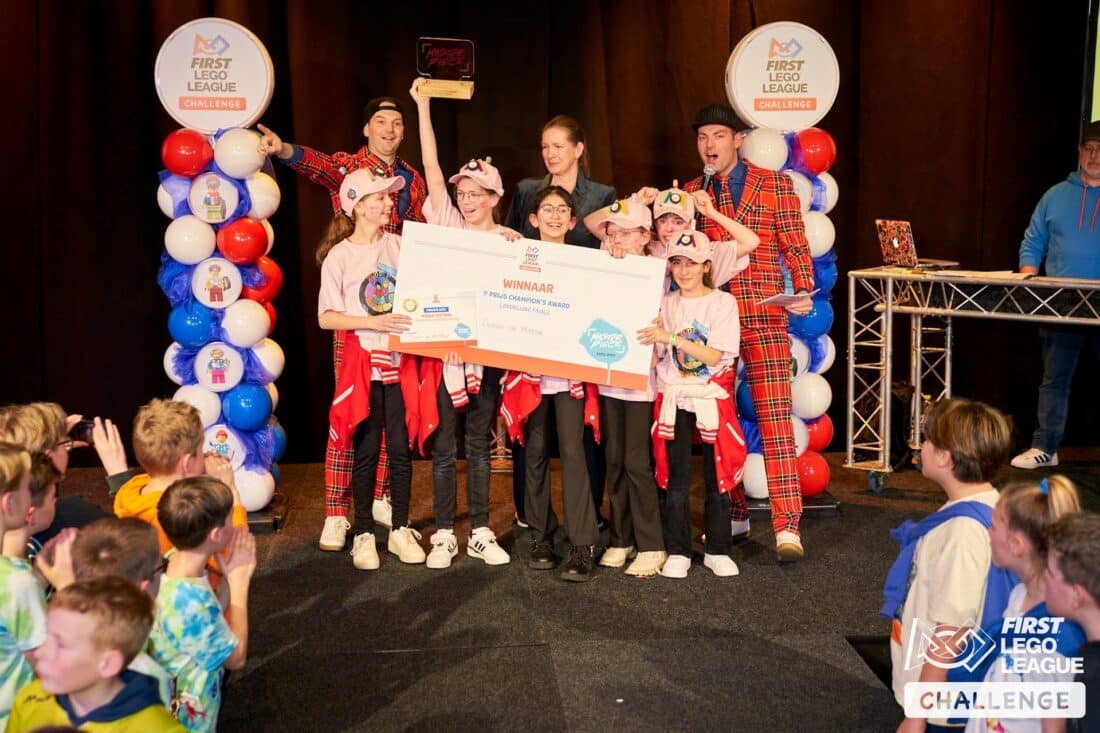 Basisschool Telgenborch uit Almelo wint landelijke finale FIRST LEGO League