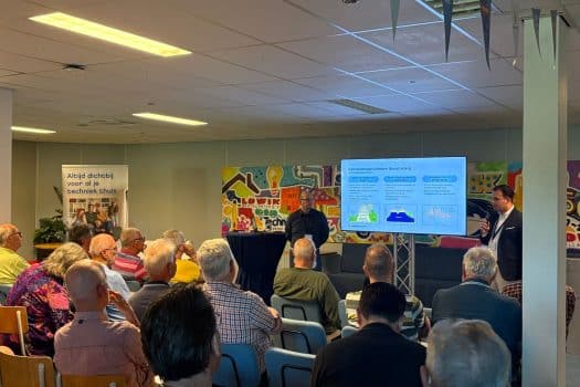 Volle zaal bij informatieavond Hoppenbrouwers in Almelo: lokale belangstelling voor energieopslag groeit