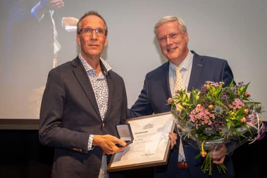 Bart Buijs ontvangt Overijsselse Erepenning bij afscheid als directeur Het Oversticht