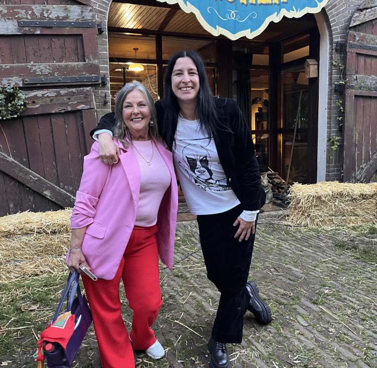 Anja uit Putten te gast in Tv-programma Parels voor de Zwijnen van Raven van Dorst