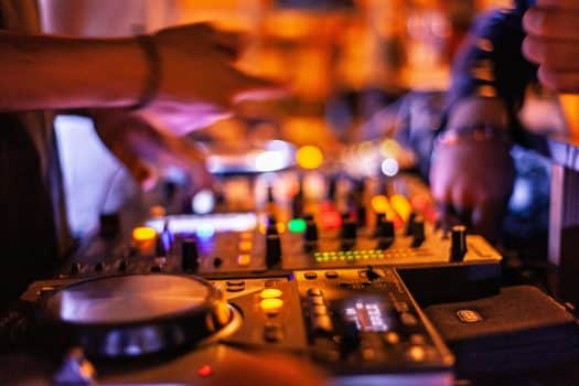 Waarom je voor je volgende feest een live artiest zou moeten boeken