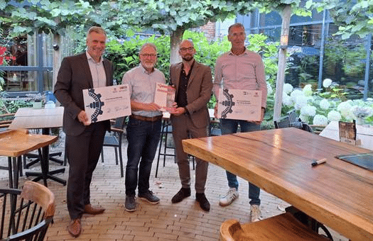 CNC-Instructiebureau draagt CNC-opleidingsmodules over aan de Bedrijfsvakschool Techniek in Emmen. STODT, DCTerra en de Bedrijfsvakschool bundelen krachten voor de doorontwikkeling en toekomstbestendig vakmanschap in de maakindustrie.