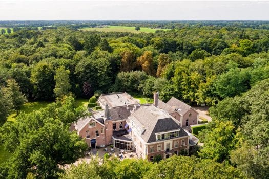 FLETCHER HOTELS KOOPT BOETIEK HOTEL BONAPARTE LOCHEM